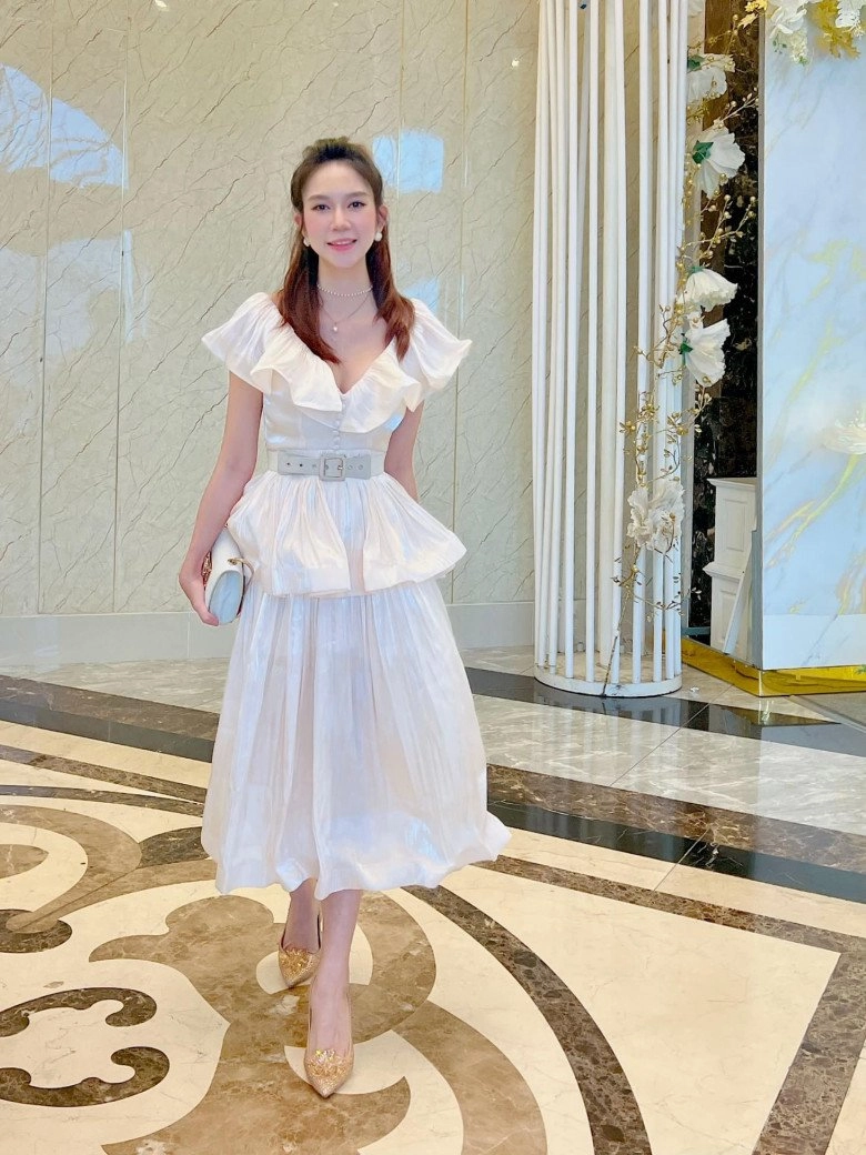 Tiểu thư hà thành sinh con thứ 4 với lý hải ở tuổi 31 giờ u40 mẹ đẹp con xinh kiếm 100 tỷnăm - 7
