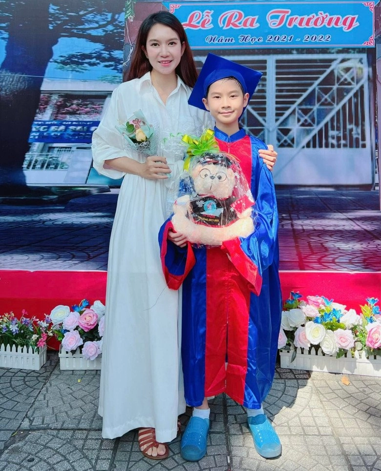 Tiểu thư hà thành sinh con thứ 4 với lý hải ở tuổi 31 giờ u40 mẹ đẹp con xinh kiếm 100 tỷnăm - 10