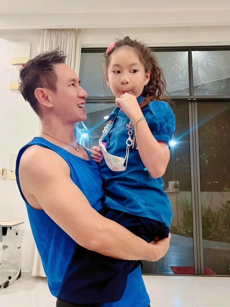 Tiểu thư hà thành sinh con thứ 4 với lý hải ở tuổi 31 giờ u40 mẹ đẹp con xinh kiếm 100 tỷnăm - 11