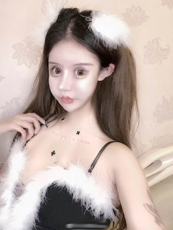 Tiểu thư nhà giàu biến hình thành robot vì nghiện phẫu thuật thẩm mỹ lên bàn dao kéo 100 lần - 9