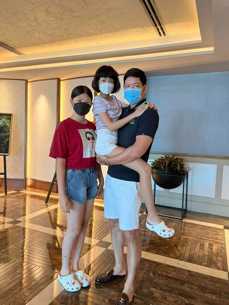 Tổ ấm hạnh phúc của bình minh anh thơ cùng với 2 cô con gái chân dài như siêu mẫu - 5
