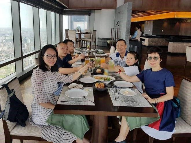 Tổ ấm hạnh phúc của con traimc lại văn sâm vợ xinh đẹp cùng làm ở vtv 1 con trai và 1 con gái - 2