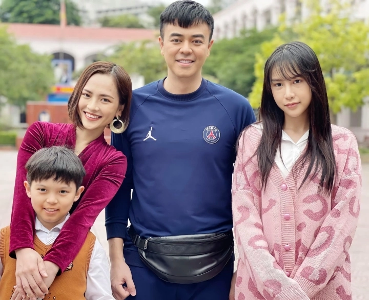 Tổ ấm hạnh phúc của mc tuấn tú vợ đẹp làm ở bộ ngoại giao con trai giống bố - 2