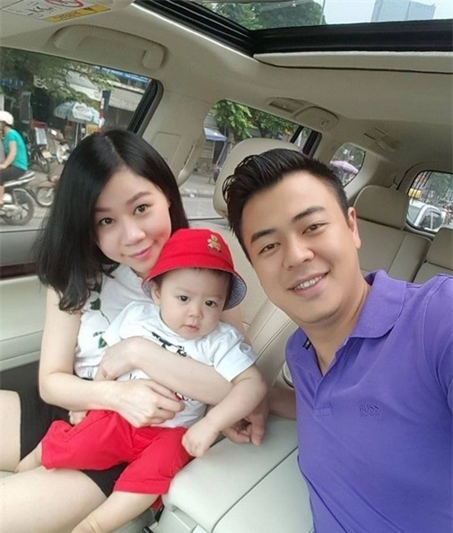 Tổ ấm hạnh phúc của mc tuấn tú vợ đẹp làm ở bộ ngoại giao con trai giống bố - 4
