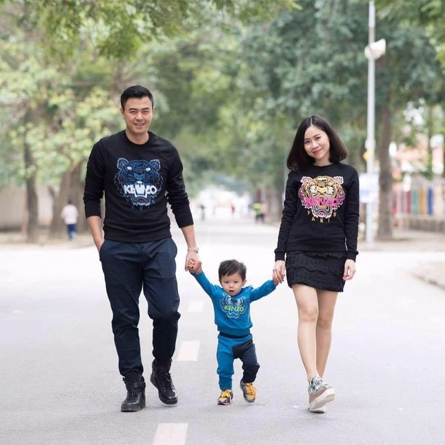 Tổ ấm hạnh phúc của mc tuấn tú vợ đẹp làm ở bộ ngoại giao con trai giống bố - 5