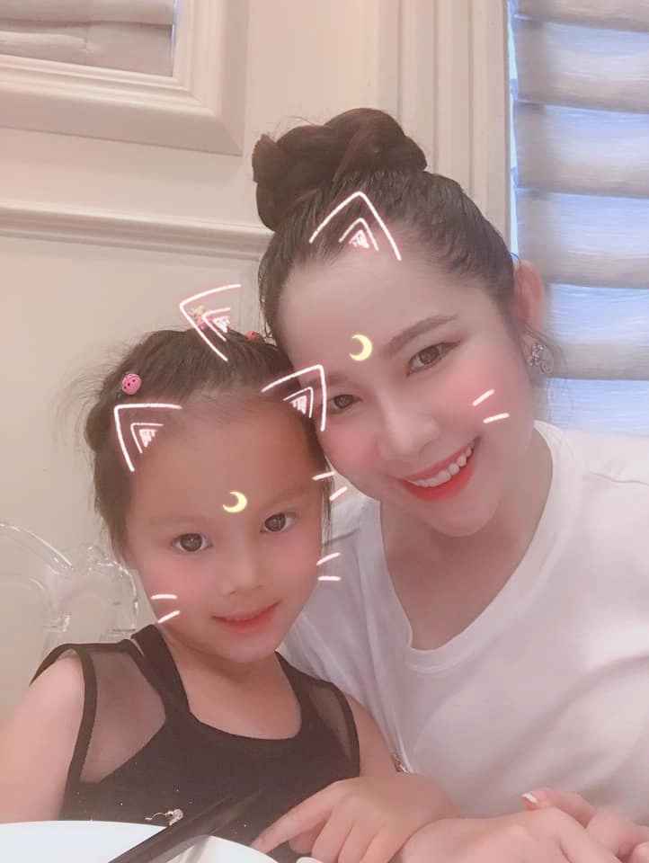 Tổ ấm hạnh phúc ít người biết của 3 mỹ nhân mắt ngọc chồng điển trai con ngoan ngoãn - 18