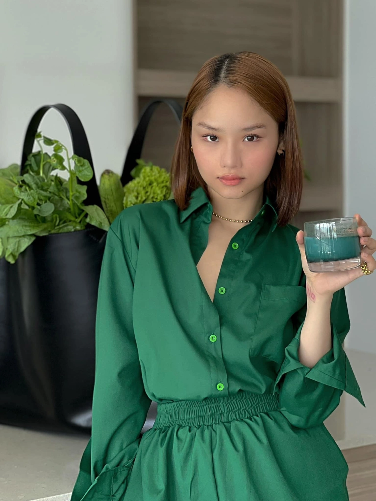 Tóc nhuộm ra chân nhức nhối chị em học cách chấm chân như miu lê kẻo lại toang - 1