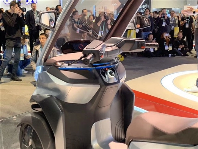Tqi mẫu xe máy điện ba bánh tự lái đầu tiên trên thế giới lộ diện - 4