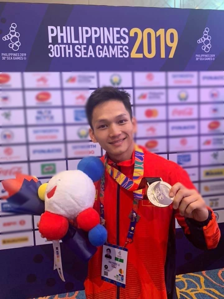 Trai đẹp hcb sea games lấy vợ 1m4 theo ý bố vợ con chào đời ngạc nhiên không giống mình - 1