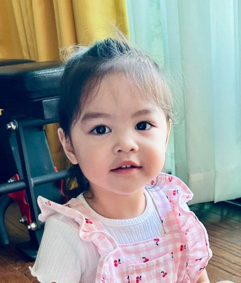 Trần bảo sơn gen quá mạnh 2 con gái với mỹ nhân trương ngọc ánh và bạn gái mới đều giống bố - 2