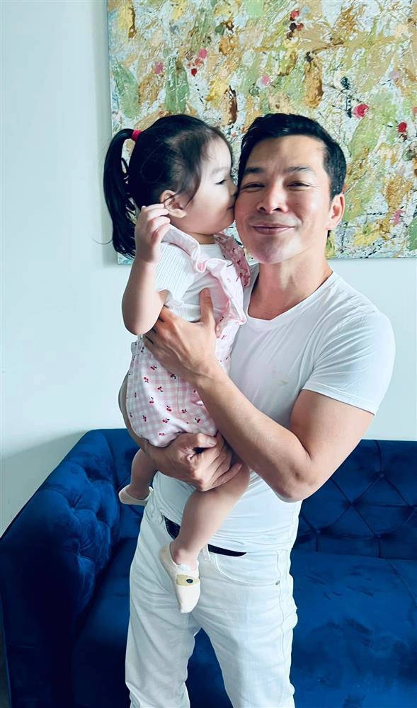 Trần bảo sơn gen quá mạnh 2 con gái với mỹ nhân trương ngọc ánh và bạn gái mới đều giống bố - 3