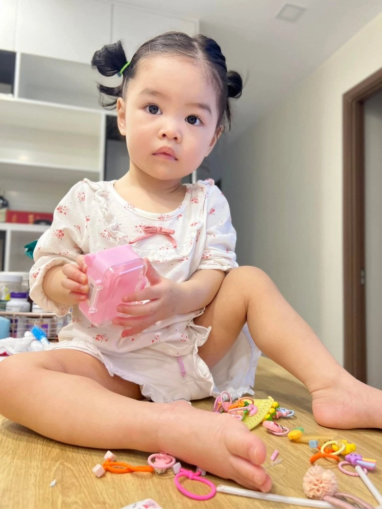 Trần bảo sơn gen quá mạnh 2 con gái với mỹ nhân trương ngọc ánh và bạn gái mới đều giống bố - 14