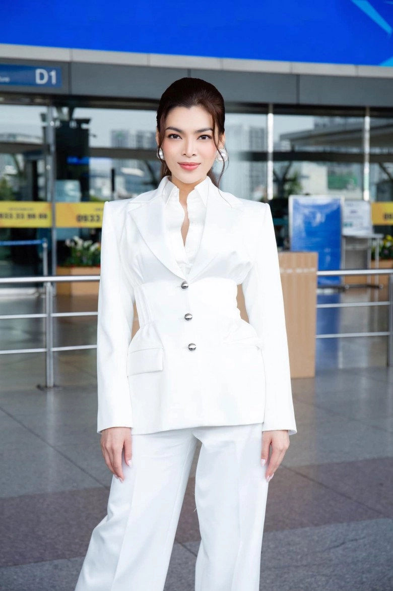 Trân đài mới xách vali đi thi đã được khen là bà hoàng thời trang của miss international queen 2022 - 1