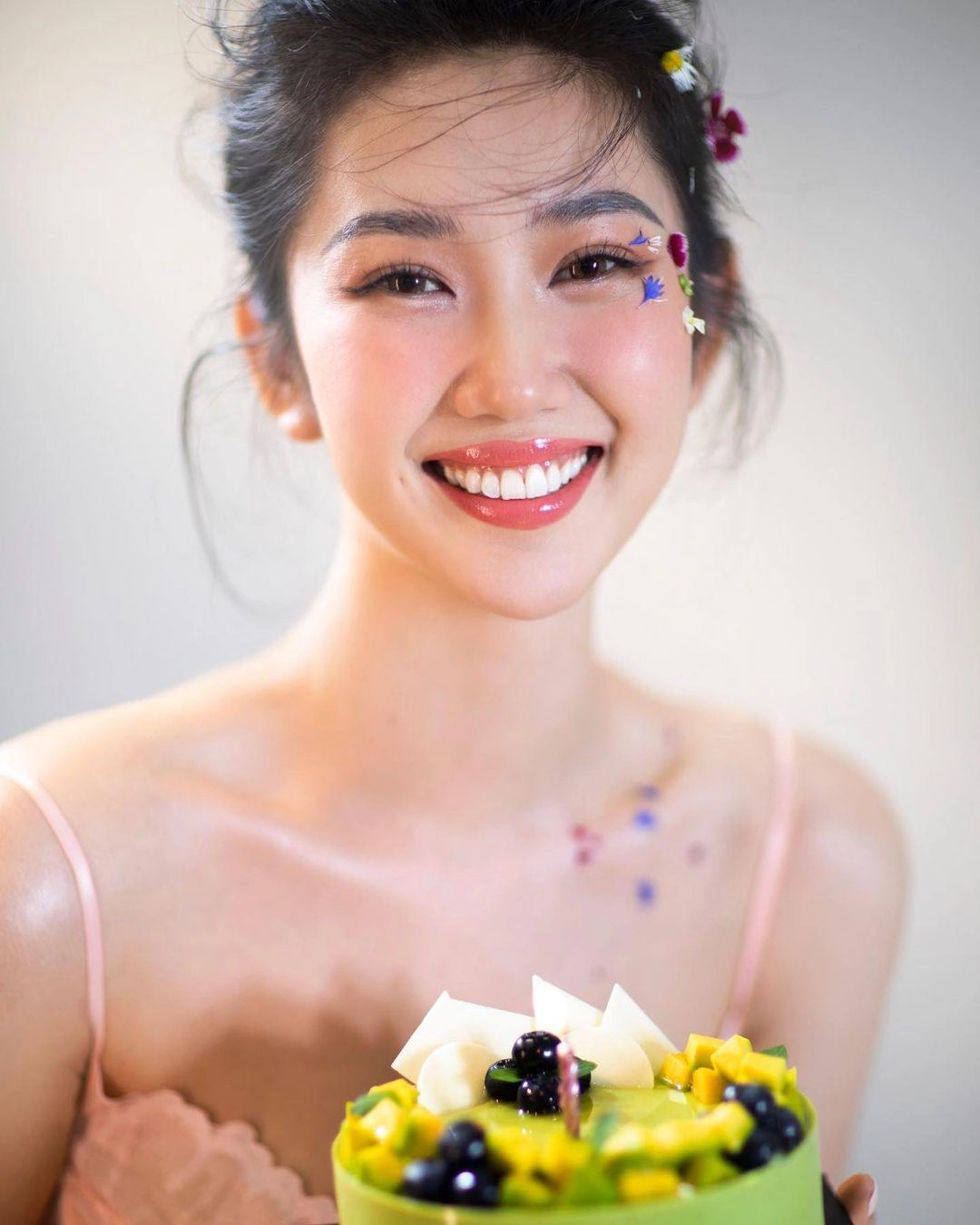 Trang cá nhân sao việt mùa hè phủ kín son bóng nàng đã kịp tậu chưa - 7