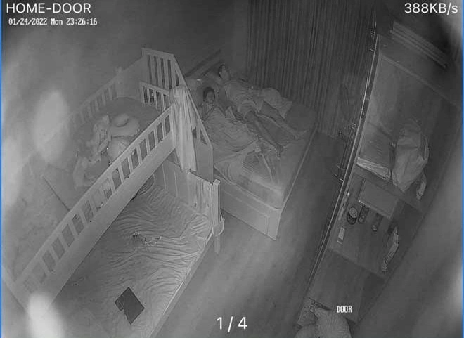 Trang trần xem camera thấy cảnh hài hước của chồng việt kiều và con gái - 2