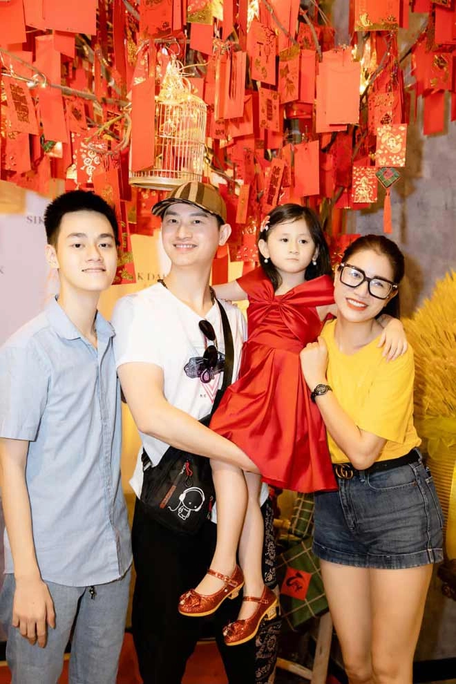 Trang trần xem camera thấy cảnh hài hước của chồng việt kiều và con gái - 3