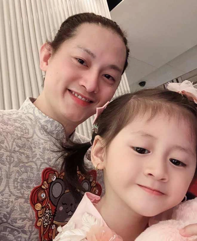 Trang trần xem camera thấy cảnh hài hước của chồng việt kiều và con gái - 6