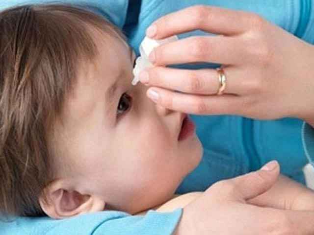 Trẻ bị đau mắt đỏ kiêng gì và ăn gì nhanh khỏi - 6
