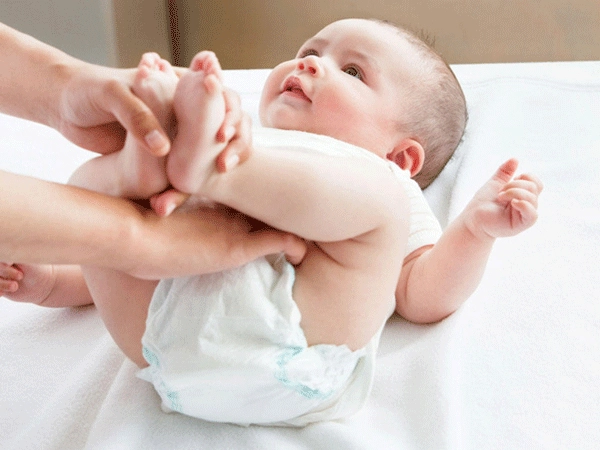 Trẻ bị đi ngoài nhiều lần trong ngày có sao không - 1