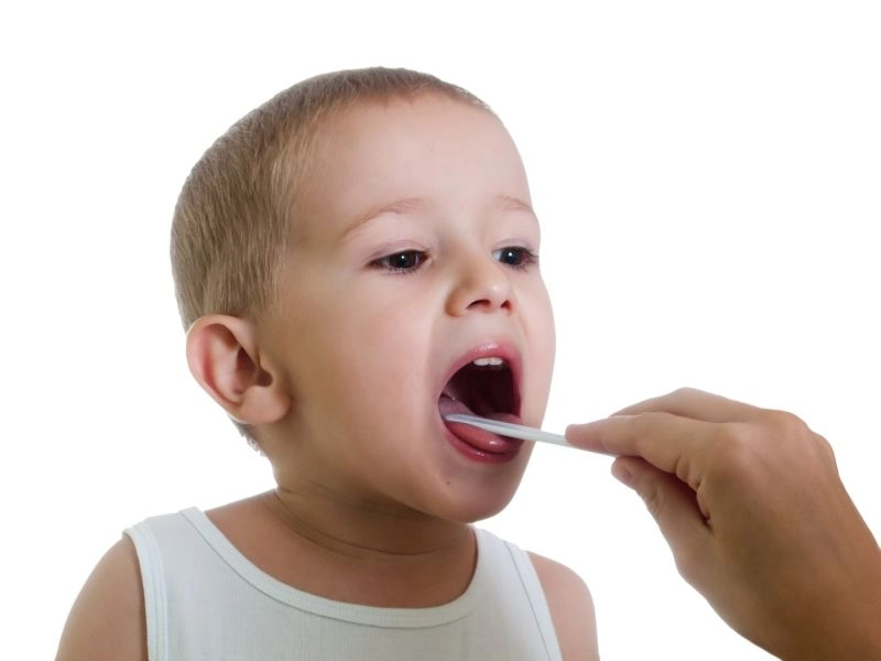 Trẻ bị viêm amidan sốt mấy ngày và khi nào cần đưa đi viện - 1