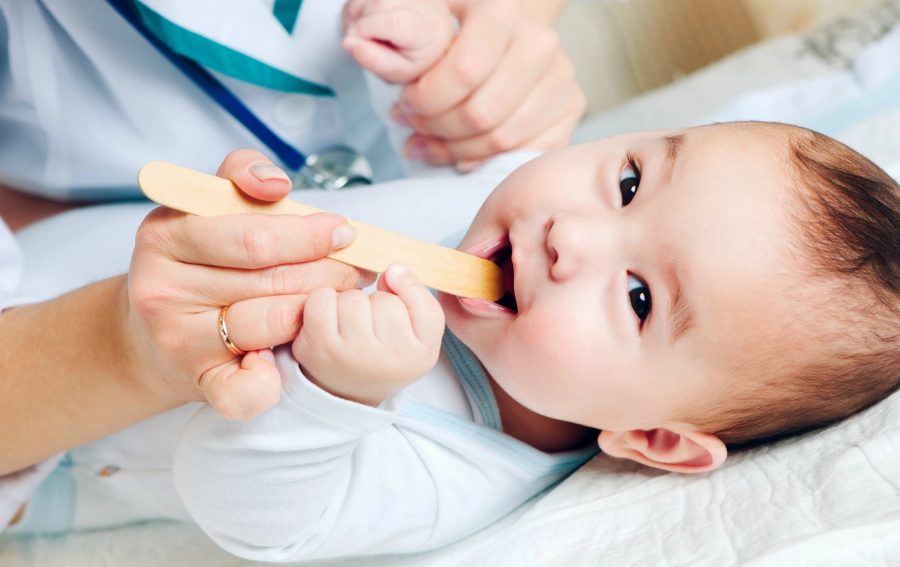 Trẻ bị viêm amidan sốt mấy ngày và khi nào cần đưa đi viện - 4