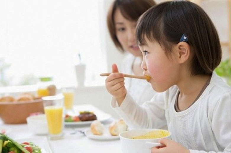 Trẻ em bị tiêu chảy nên ăn gì để cầm tiêu chảy - 1