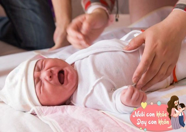 Trẻ khóc khi gặp người lạ không phải điềm xui rủi mà chứng tỏ trí não phát triển - 3
