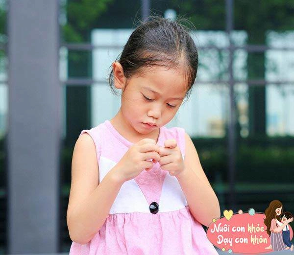 Trẻ lúc nào cũng cắn móng tay dễ nhận 2 cái kết này khi lớn 4 cách cực hay để loại bỏ - 5