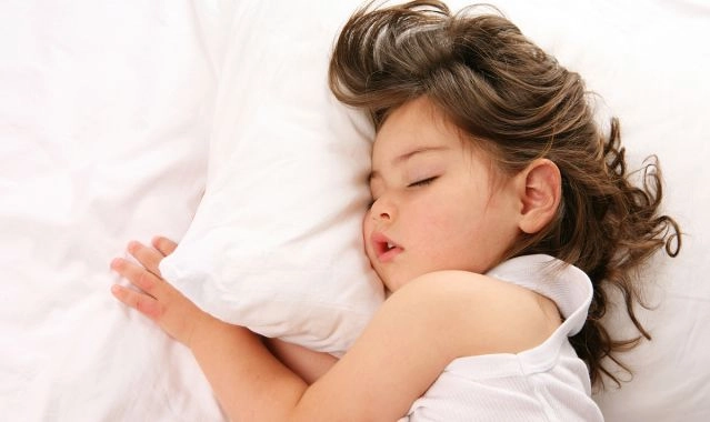 Trẻ ngủ với bà và với mẹ khác biệt rõ rệt vào mẫu giáo sẽ ảnh hưởng tới sức khoẻ - 2