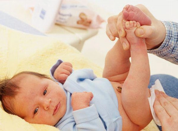 Trẻ sơ sinh bị sôi bụng có sao không - 2