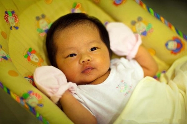 Trẻ sơ sinh bị vàng da vàng mắt và những điều cần biết - 4