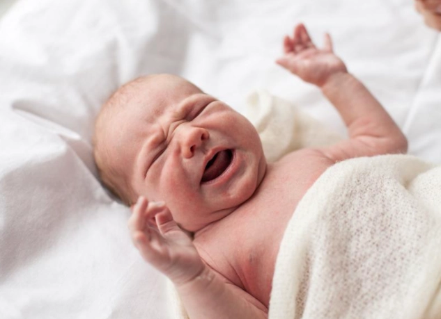 Trẻ sơ sinh không chịu ngủ là bị làm sao xử lý thế nào - 2