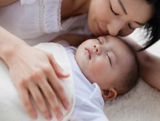 Trẻ sơ sinh không chịu ngủ là bị làm sao xử lý thế nào - 4