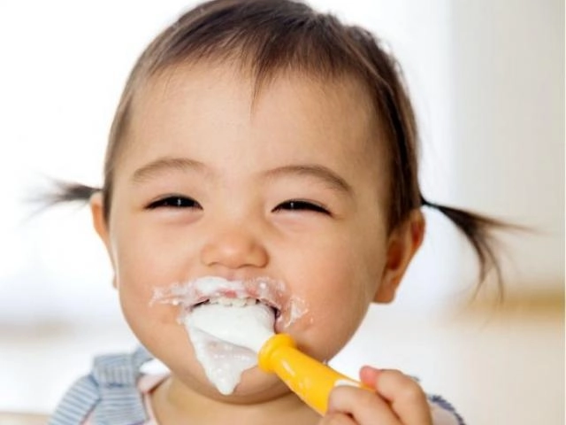 Trẻ sơ sinh uống nước được không có hại không - 4