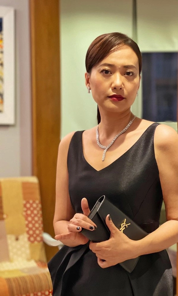 Trên màn ảnh đóng vai giản dị ít mặc đồ mới ngoài đời hồng ánh chịu chơi không kém ai - 6