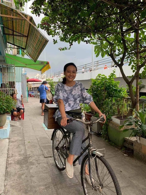 Trên màn ảnh đóng vai giản dị ít mặc đồ mới ngoài đời hồng ánh chịu chơi không kém ai - 10