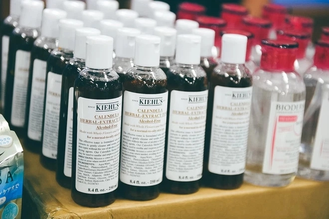 Triệt phá kho mỹ phẩm fake hội nghiện skincare tá hoả vì có chai kem chống nắng quốc dân - 3
