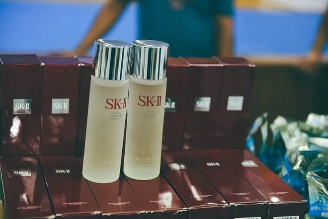 Triệt phá kho mỹ phẩm fake hội nghiện skincare tá hoả vì có chai kem chống nắng quốc dân - 4