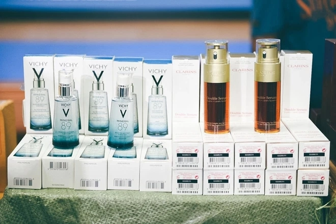 Triệt phá kho mỹ phẩm fake hội nghiện skincare tá hoả vì có chai kem chống nắng quốc dân - 5