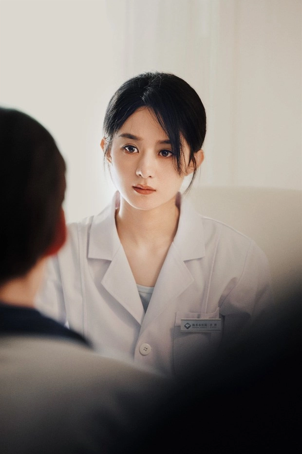 Triệu lệ dĩnh hóa kẻ tâm thần mặc đồ của nam giới cởi mác đại sứ dìm hàng hiệu - 4