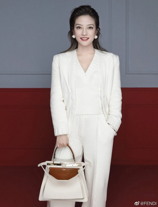 Triệu vy bị fendi từ mặt vì lệnh phong sát lâm tâm như phối đồ sang xịn sắp soán ngôi - 2