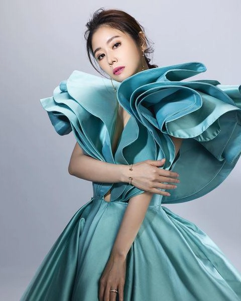 Triệu vy bị fendi từ mặt vì lệnh phong sát lâm tâm như phối đồ sang xịn sắp soán ngôi - 10