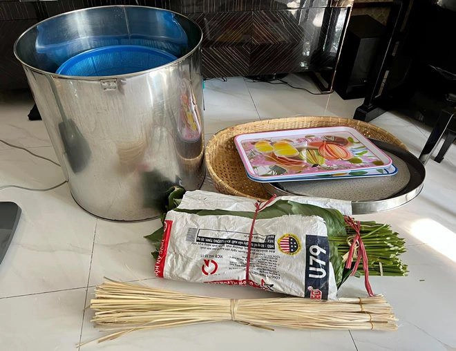 Trịnh kim chi lê thúy và dàn sao gói bánh chưng có người mang bánh ra chuồng bò khoe - 8