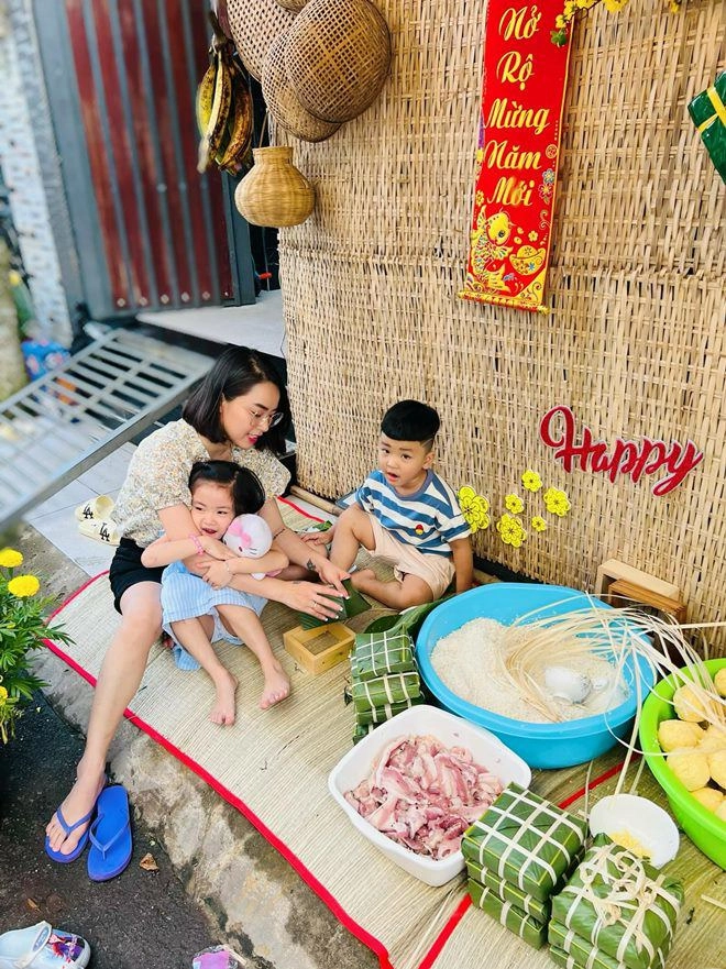 Trịnh kim chi lê thúy và dàn sao gói bánh chưng có người mang bánh ra chuồng bò khoe - 18