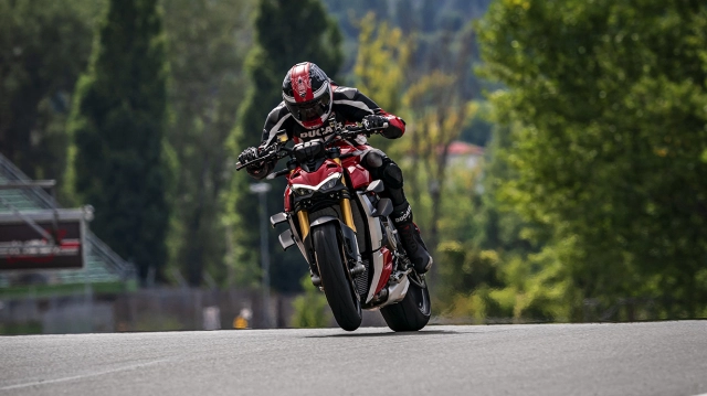 Triumph speed triple 1200 rs 2021 và ducati streetfighter v4 s trên bàn cân thông số - 6