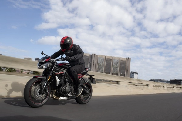 Triumph street triple r không rẻ nhất nhưng tốt nhất - 3