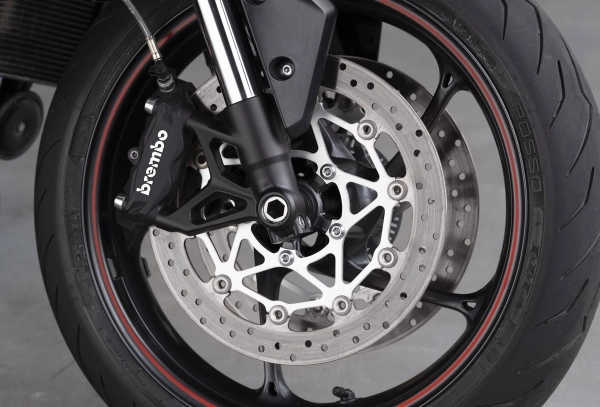 Triumph street triple r không rẻ nhất nhưng tốt nhất - 4