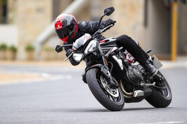 Triumph street triple r không rẻ nhất nhưng tốt nhất - 10