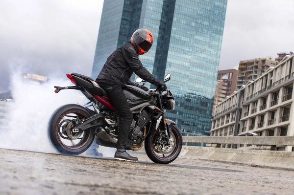 Triumph street triple r không rẻ nhất nhưng tốt nhất - 11