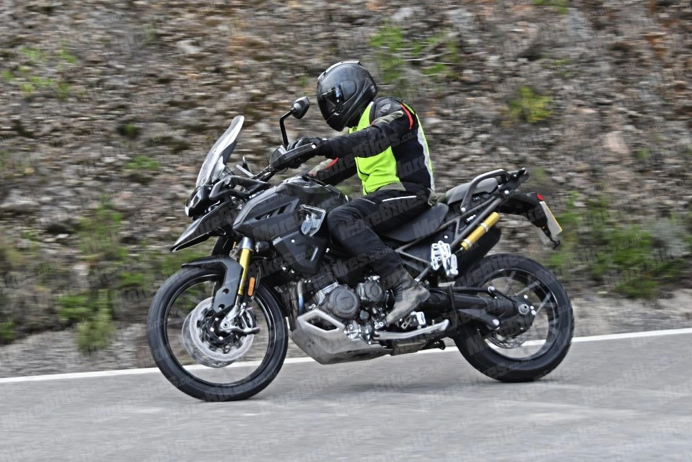 Triumph tiger 1200 thế hệ mới xuất hiện trên đường thử - 3